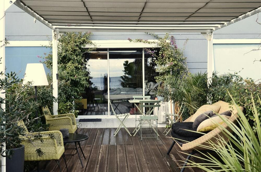 mobiliario plastico sala