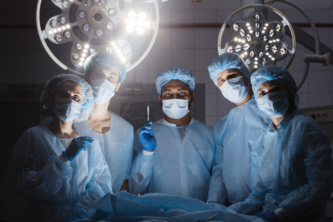 Equipo de neurocirujanos en Guatemala