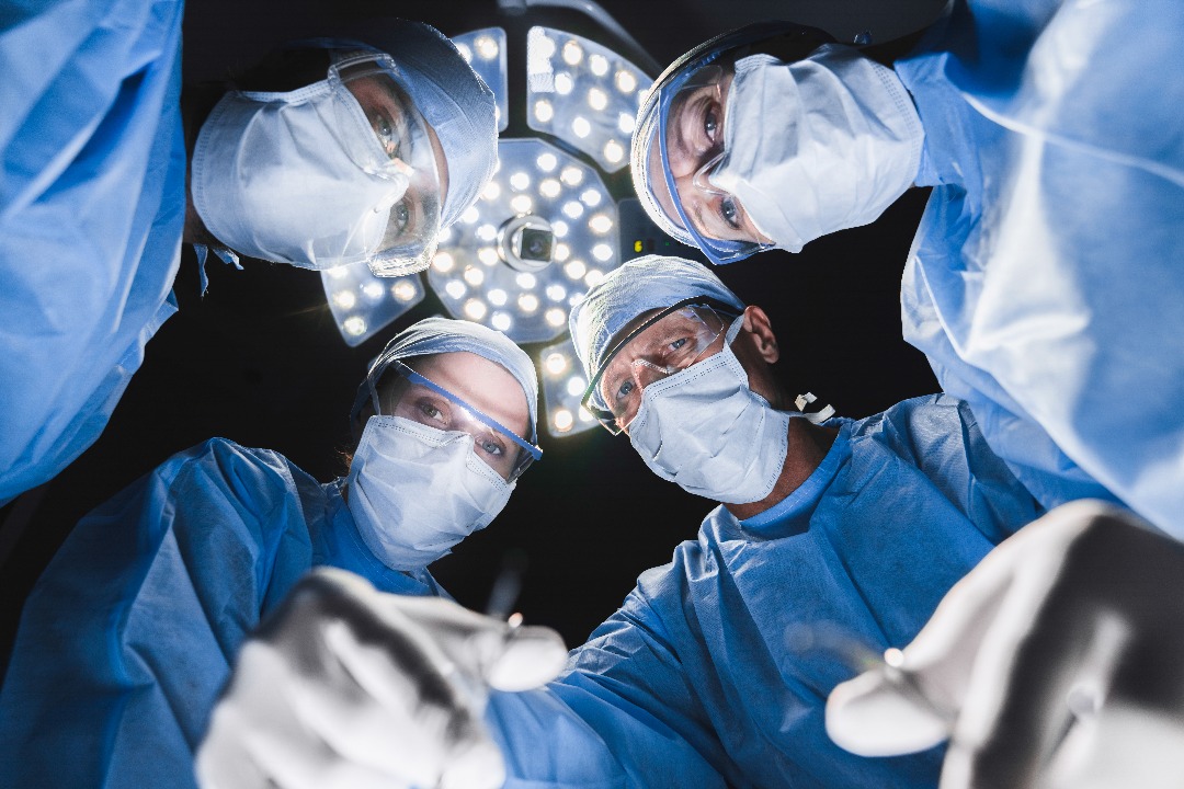 Equipo de neurocirujanos en Guatemala