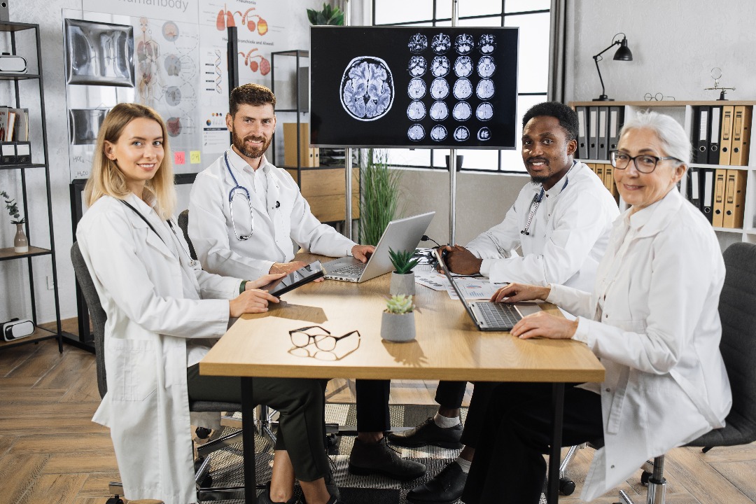 Equipo de neurocirujanos en Guatemala