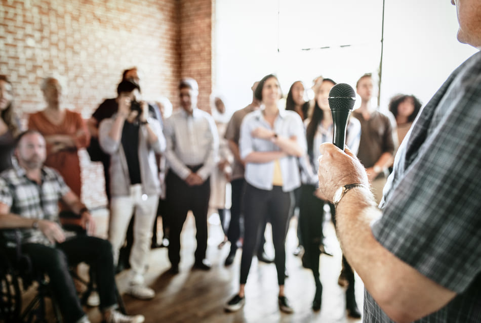 Conferencistas motivacionales con Smart Speakers 8