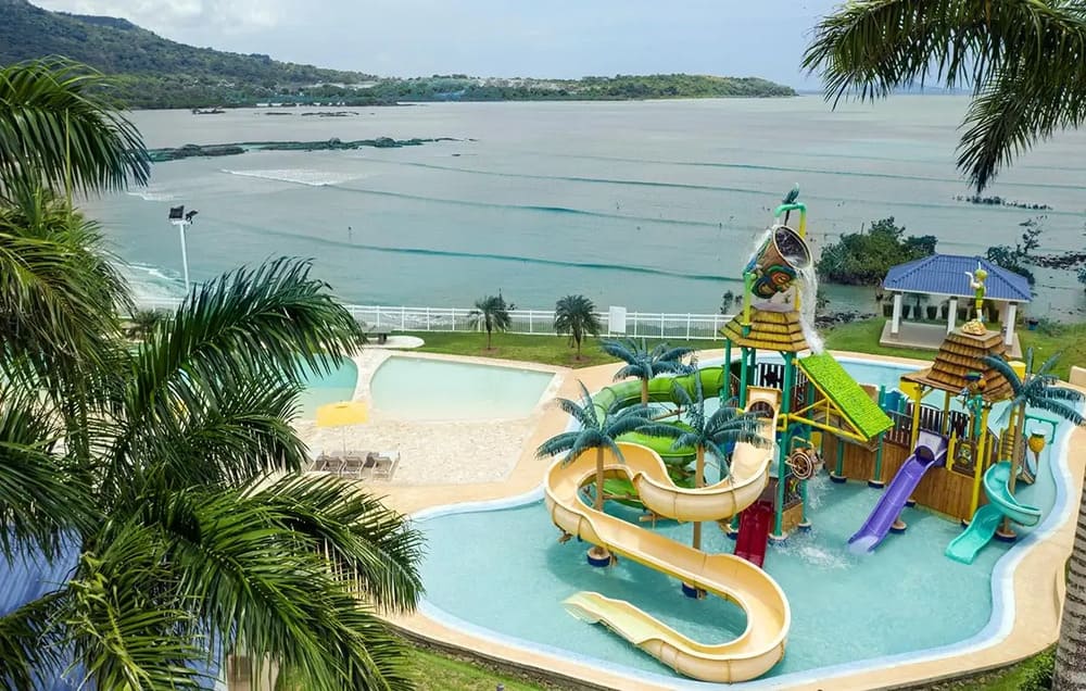 Conjunto residencial junto al mar