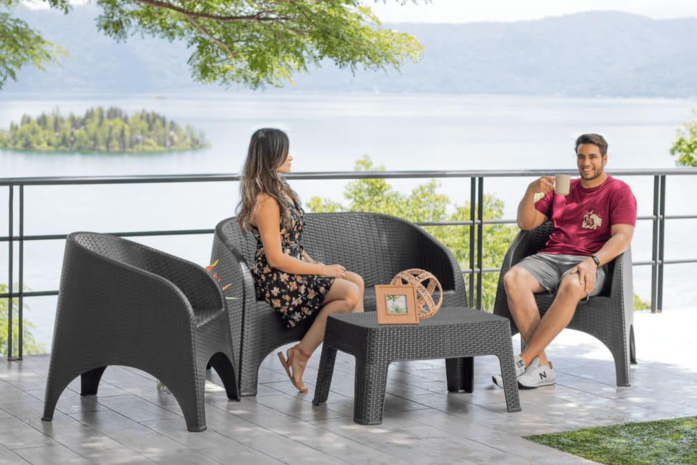 Elegancia y resistencia en muebles para exterior