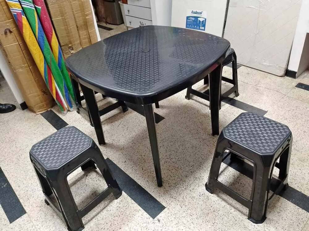 Dónde comprar bancos de plástico al por mayor