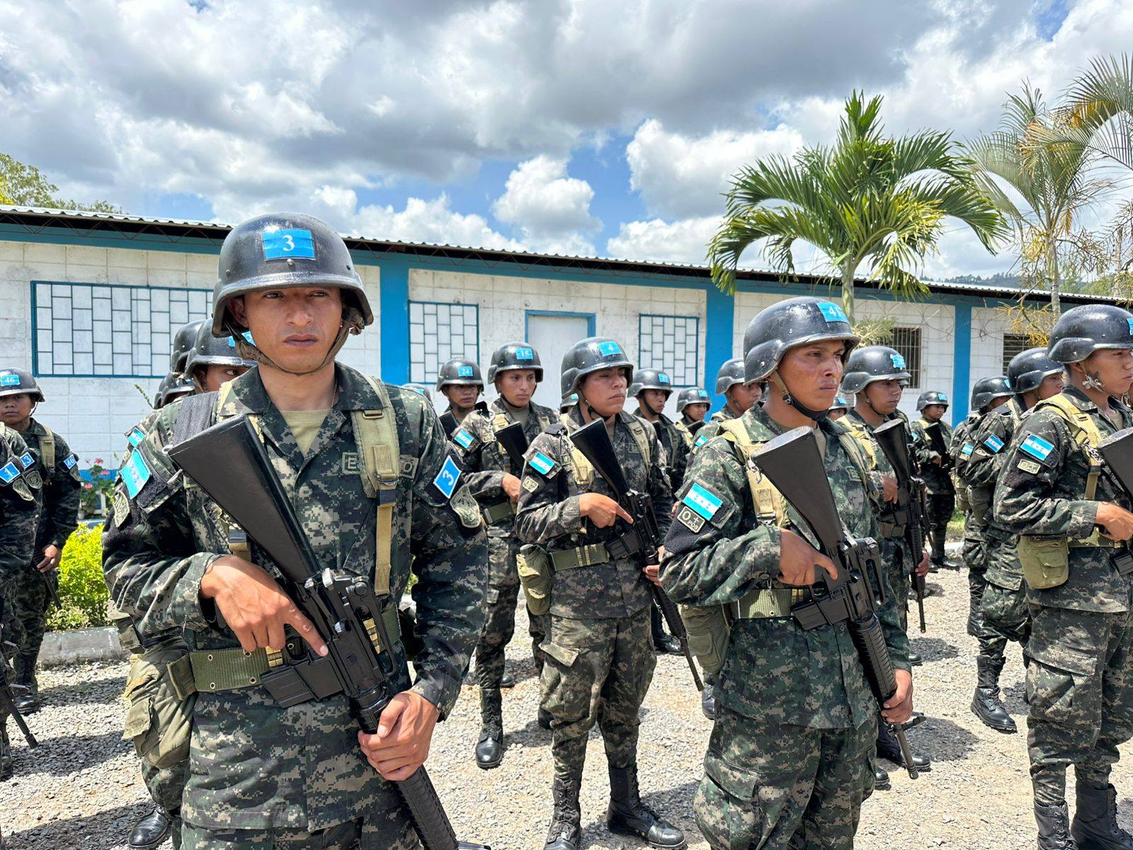 Aumentos salariales a generales hondureños