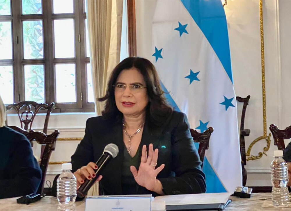 Desplome de imagen de LIBRE y Rixi Moncada