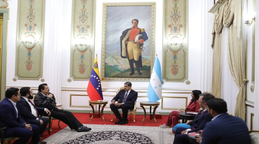 La Transición Hondureña y las Movidas de Mel Zelaya