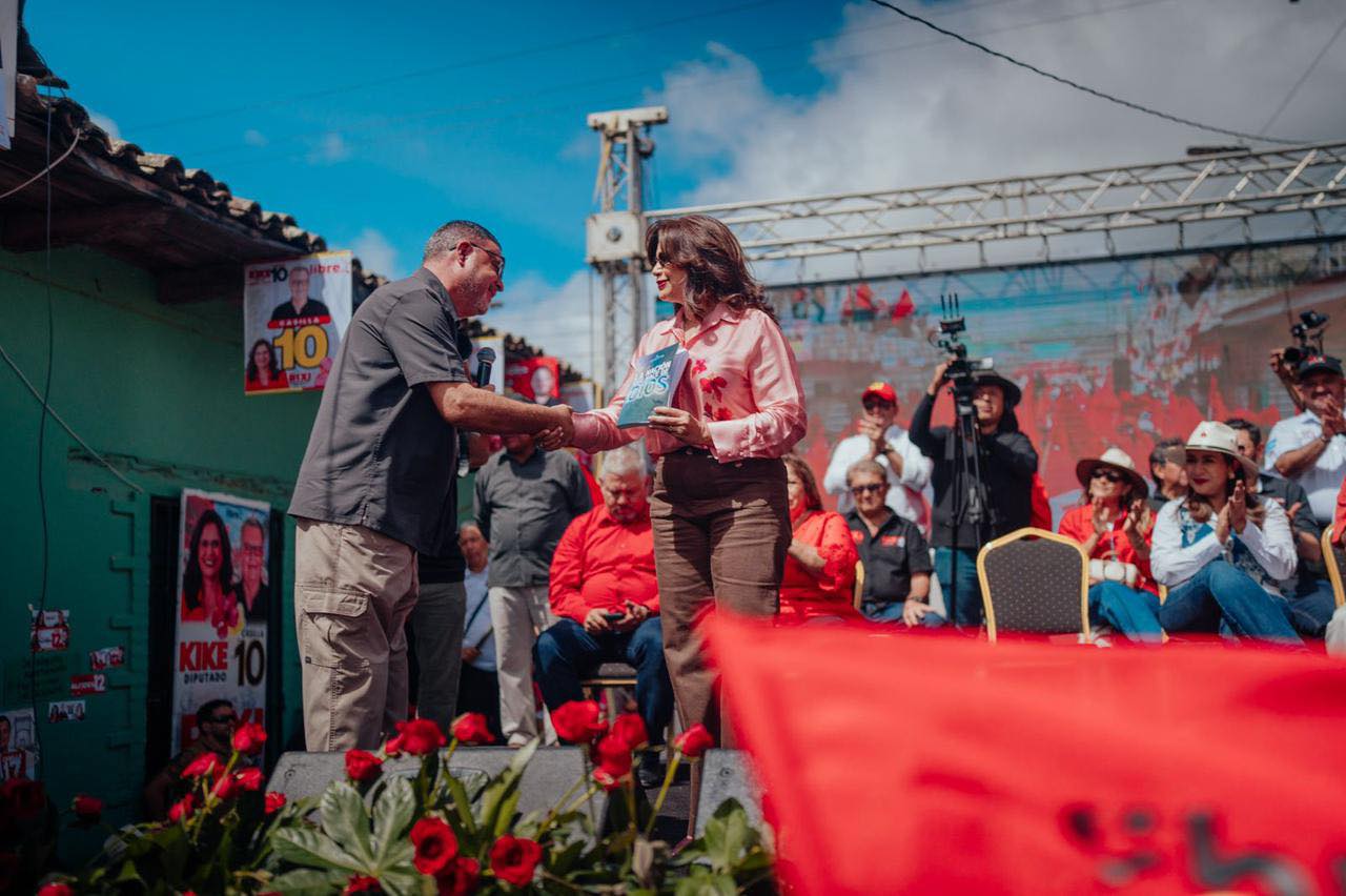 Elecciones en Honduras: Roger Stone y la Controversia con el Partido LIBRE