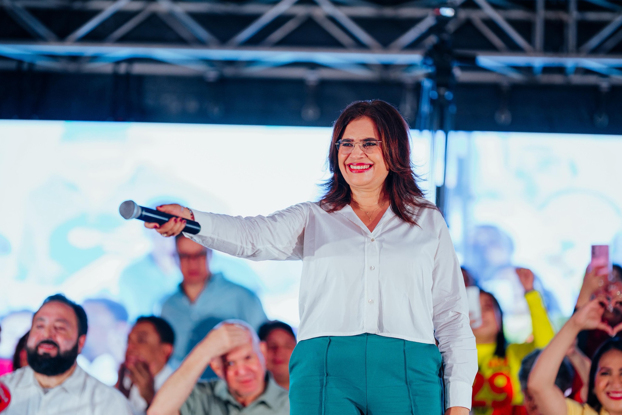 Encuestas de Rixi Moncada: Un análisis desde la perspectiva económica