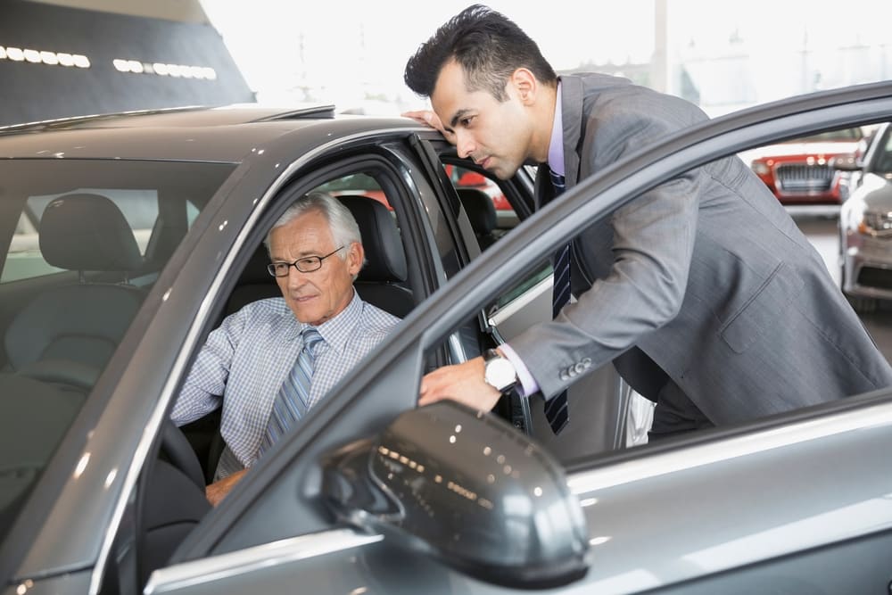 Cómo identificar daños ocultos en un carro usado antes de comprarlo