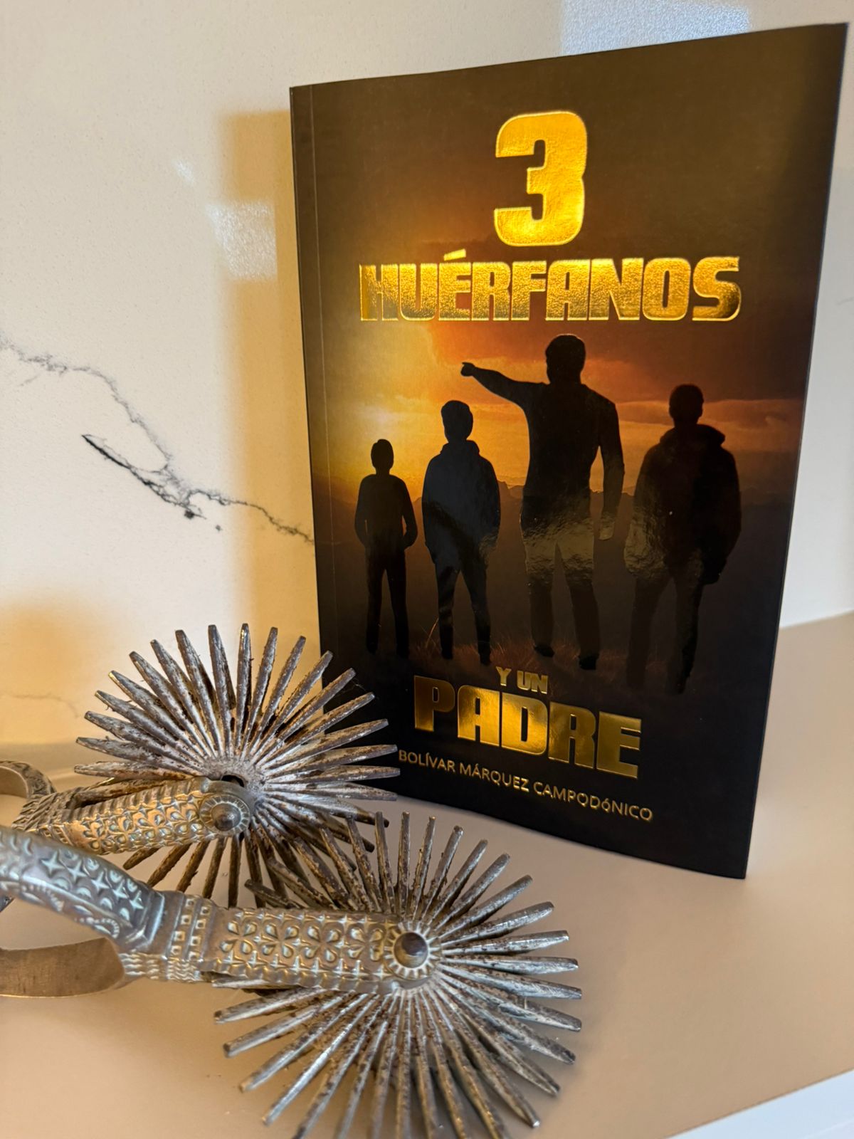 Novela Tres Huérfanos y un Padre