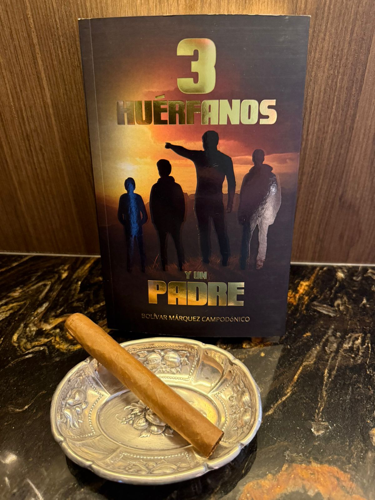 Novela Tres Huérfanos y un Padre Novela Tres Huérfanos y un Padre