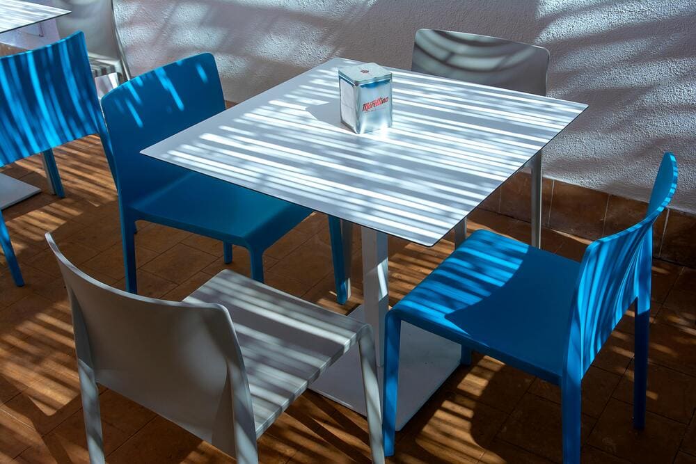 Trucos para arreglar mesas plásticas de comedor y recuperar su brillo original