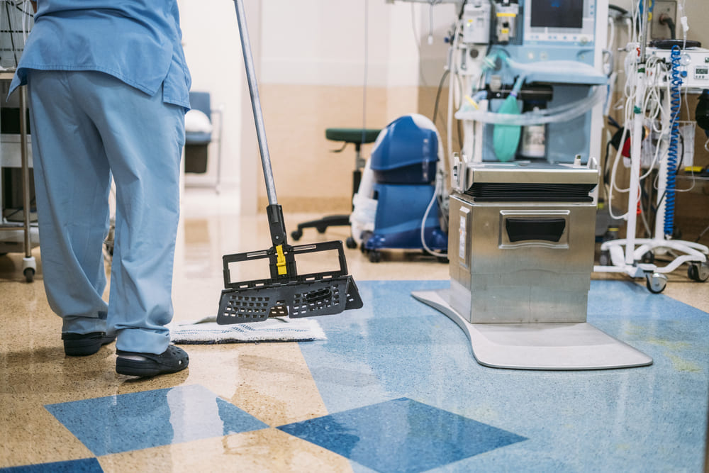 Limpieza profesional: esencial en centros de salud panameños