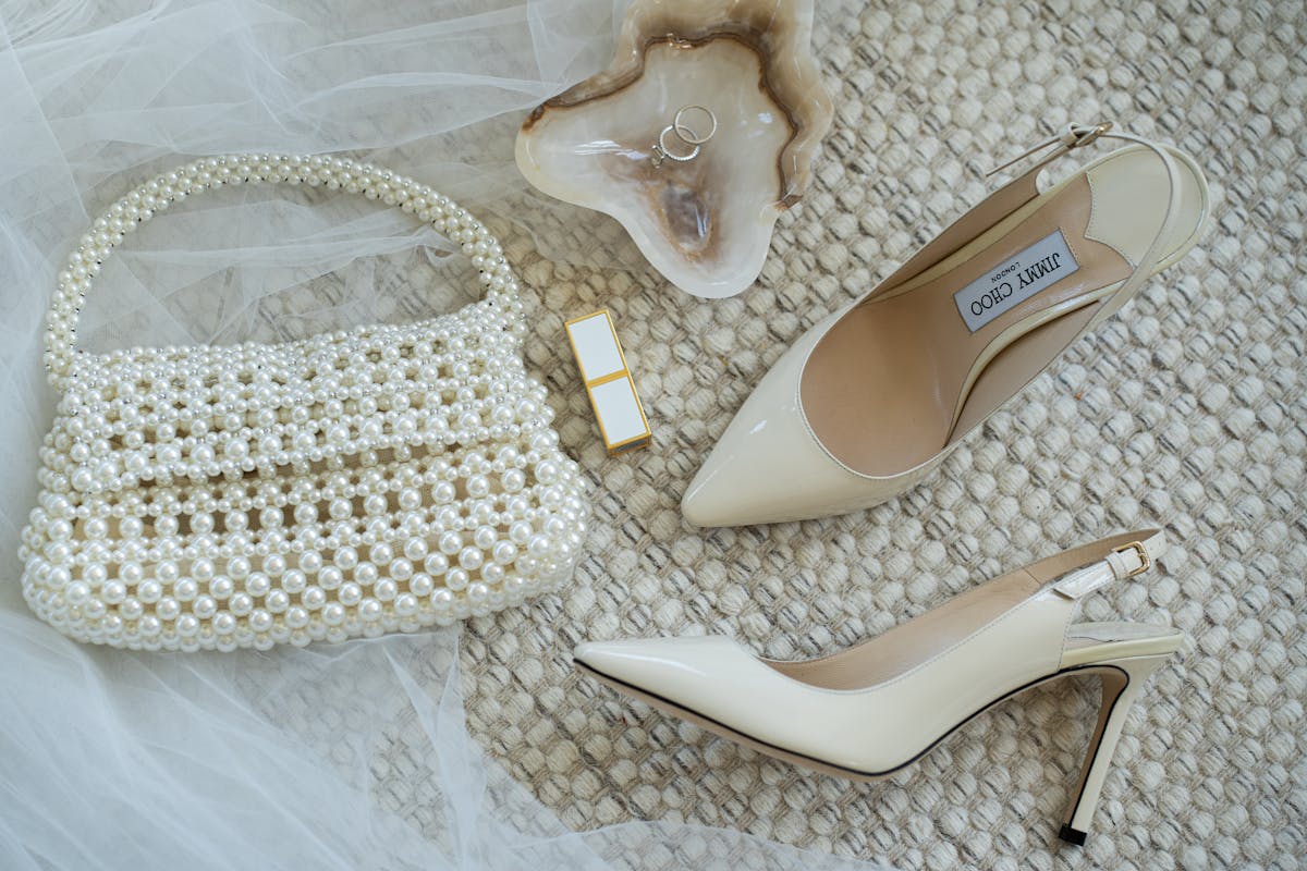 bridal accessories for minimalist cream wedding