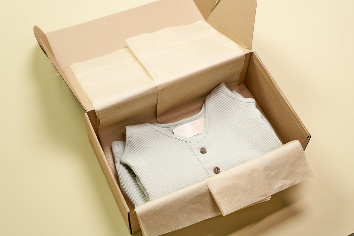 top clothes paper box